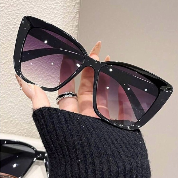 Stylish Women's Sunglasses Set - Black, White, Brown, Pink - Picture 3 of 4